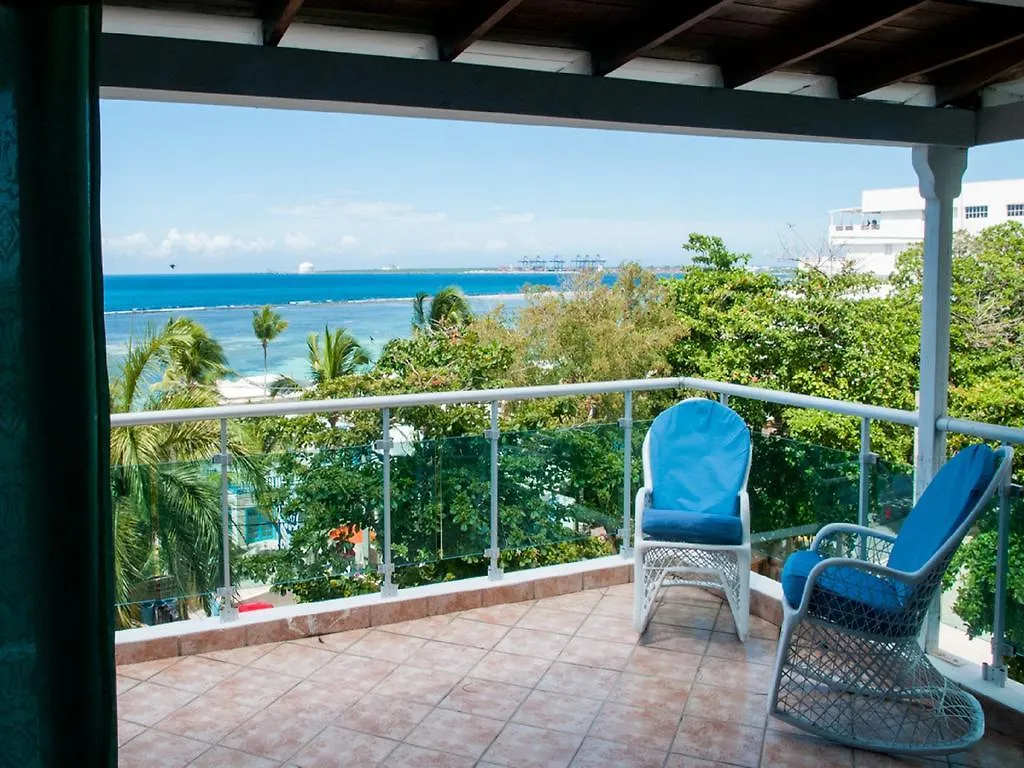 Hotel Neptuno's Refugio Boca Chica