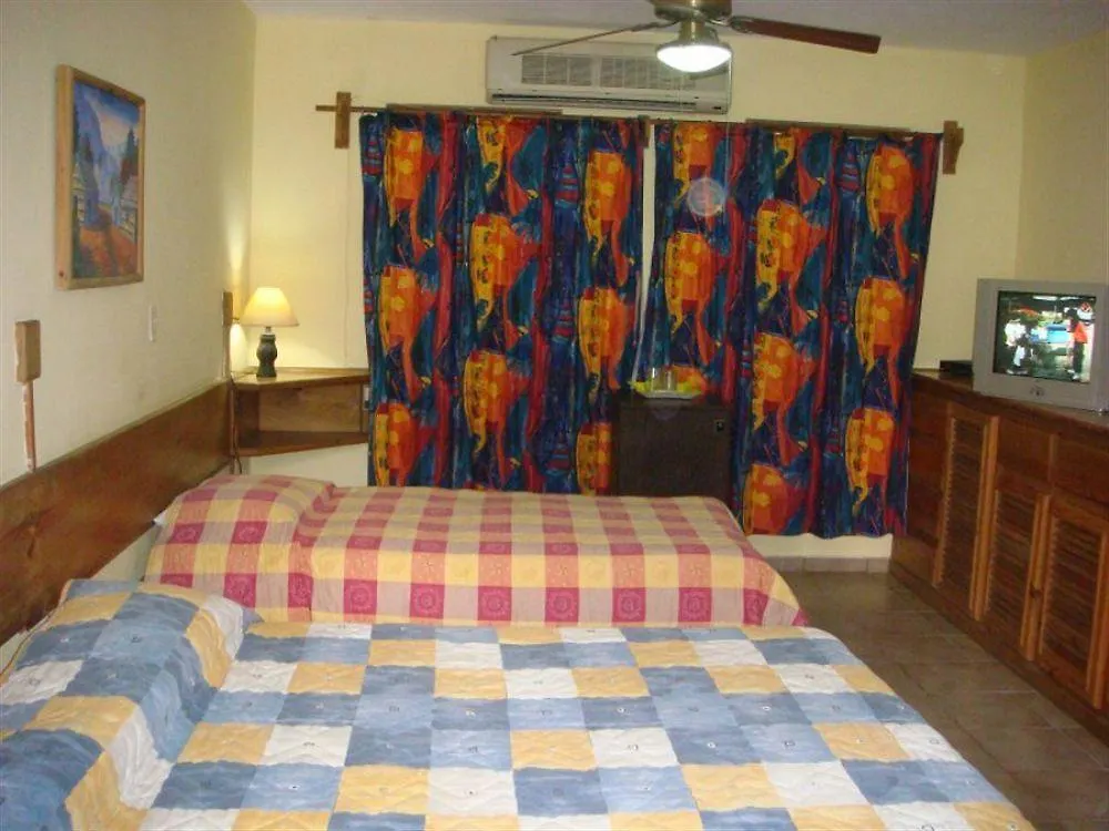 Hotel Neptuno Refugio Boca Chica